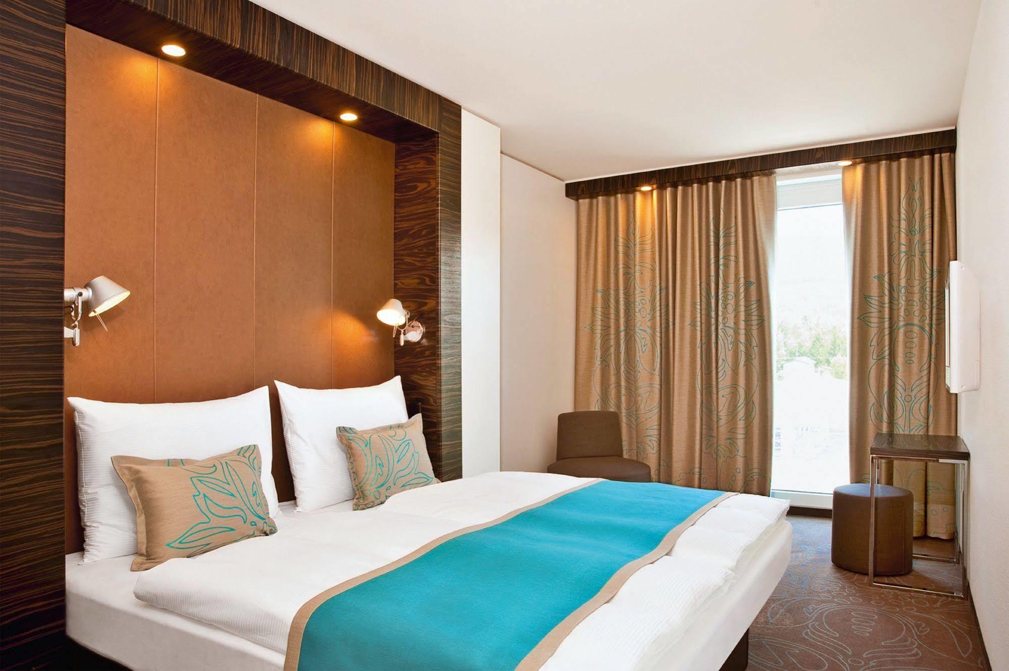 Motel One Nuernberg-Plaerrer ภายนอก รูปภาพ